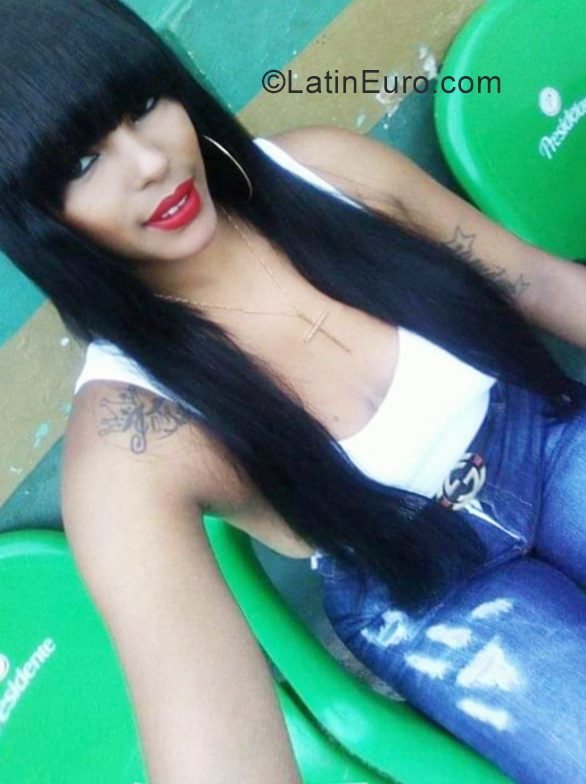 Date this foxy Dominican Republic girl Stephanie from Santo Domingo DO34838
