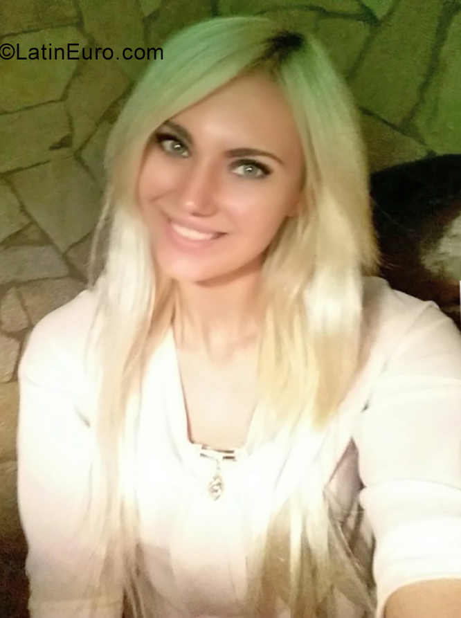 Date this gorgeous Ukraine girl Retfonie from Kiev UA77