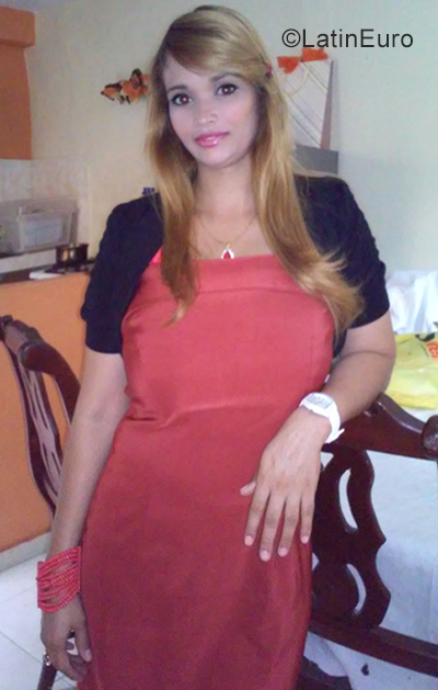 Date this foxy Dominican Republic girl Deruy from Santo Domingo Este DO34876