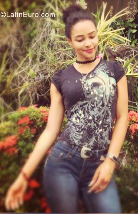 Date this sultry Dominican Republic girl Jasileny from Santo Domingo DO34922