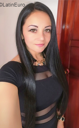 Date this gorgeous Colombia girl Pao from Bogota CO25433