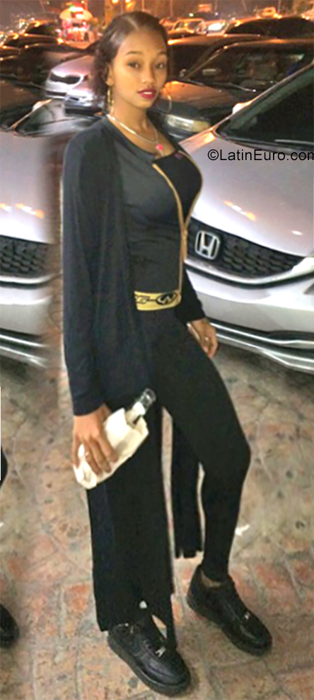 Date this good-looking Dominican Republic girl Karol bebesita from Santo Domingo DO34933