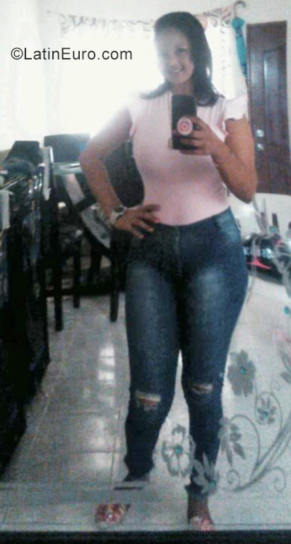 Date this happy Colombia girl Yesenia from Barranquilla CO25439
