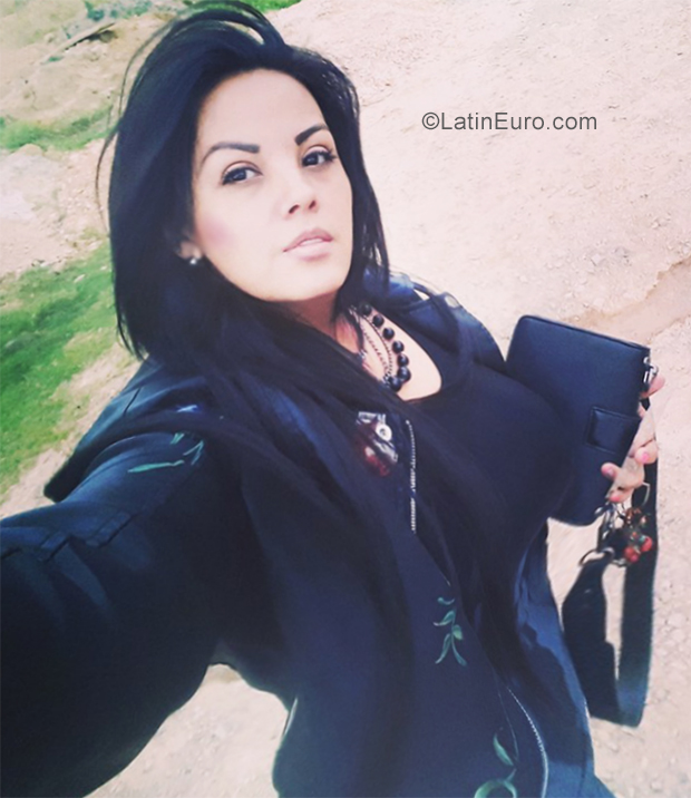 Date this happy Colombia girl Geraldine mejia from Bogota CO25446