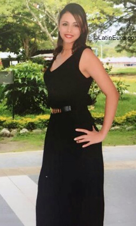 Date this athletic Colombia girl Fernanda from Buga CO25448