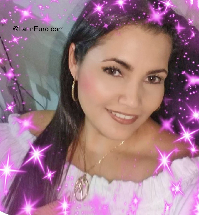 Date this stunning Colombia girl ESPERANZA from Bucaramanga CO25465