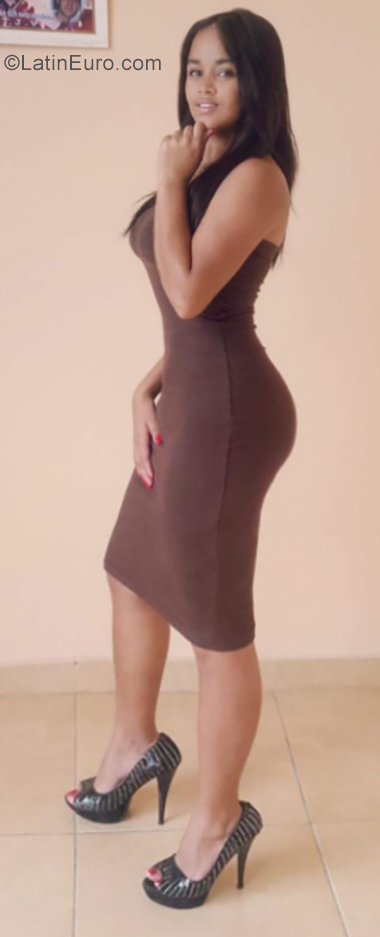 Date this happy Dominican Republic girl Rosa from Bonao DO35007