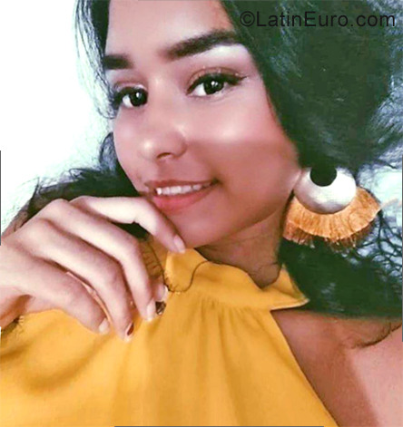 Date this cute Colombia girl Malorie from Cartagena CO25480