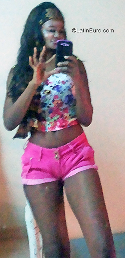 Date this hard body Colombia girl Lucia from Pereira CO25483