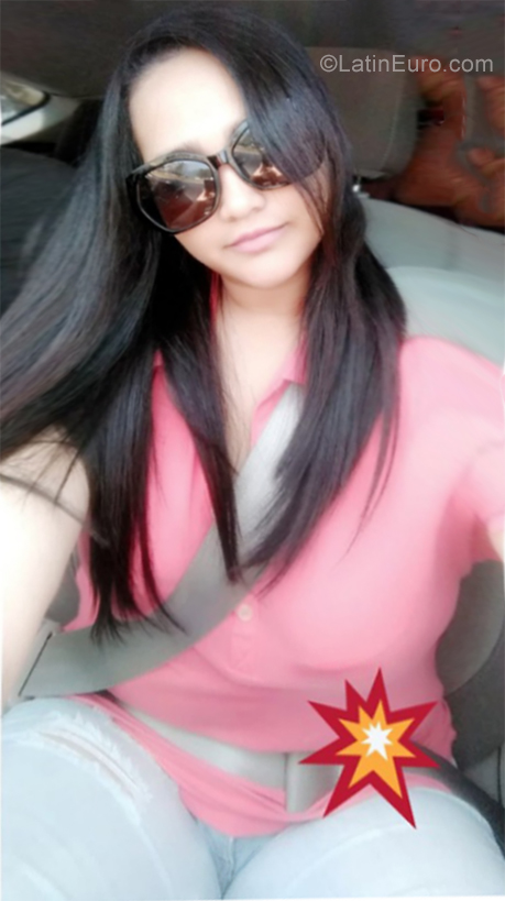 Date this nice looking Dominican Republic girl Nape from Santo Domingo DO35022