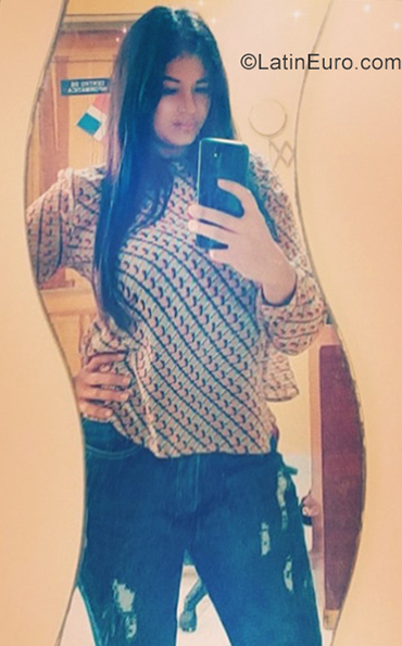 Date this cute Dominican Republic girl Emelie from Santo Domingo DO35035