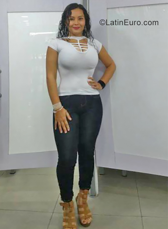 Date this hard body Venezuela girl Rosbely from Barquisimeto VE2442
