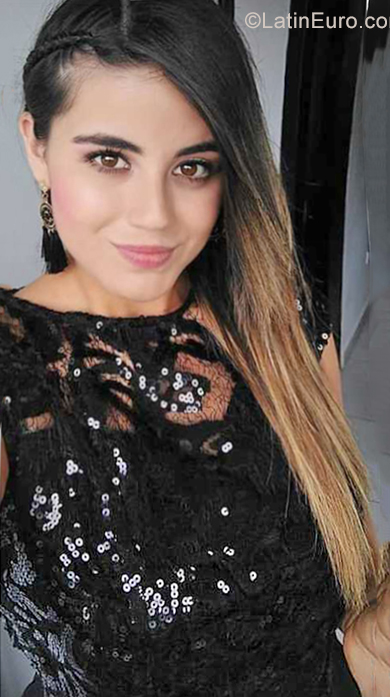 Date this delightful Colombia girl Laura from Medellín CO25498