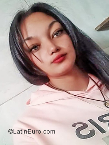 Date this gorgeous Colombia girl Maria from Bogota CO25504