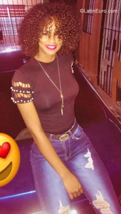 Date this exotic Dominican Republic girl Mari from Santo Domingo DO35084