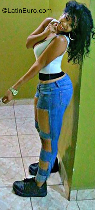 Date this stunning Dominican Republic girl Ariana from La Romana DO39989