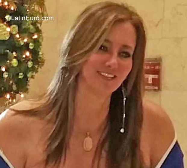 Date this hard body Colombia girl Angela from Cali CO25518