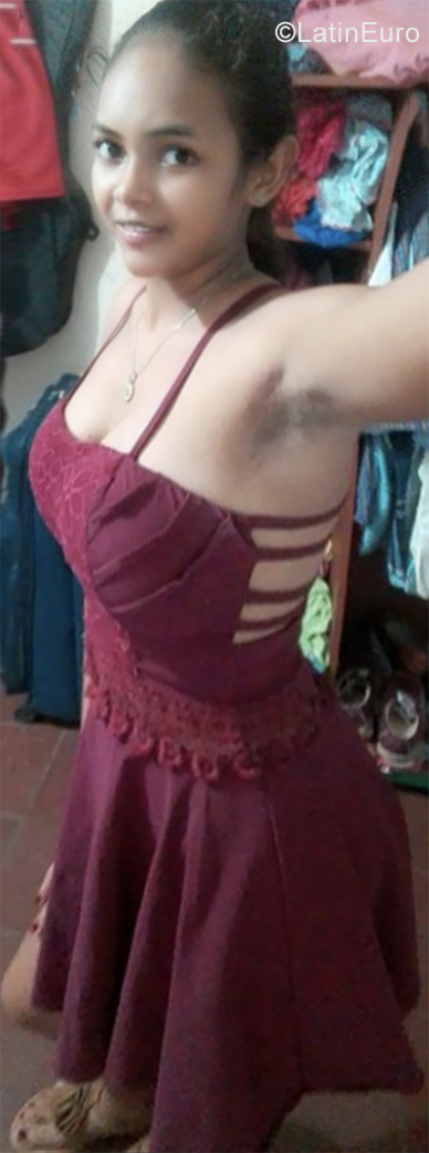 Date this sultry Colombia girl Maria from Barranquilla VE2450