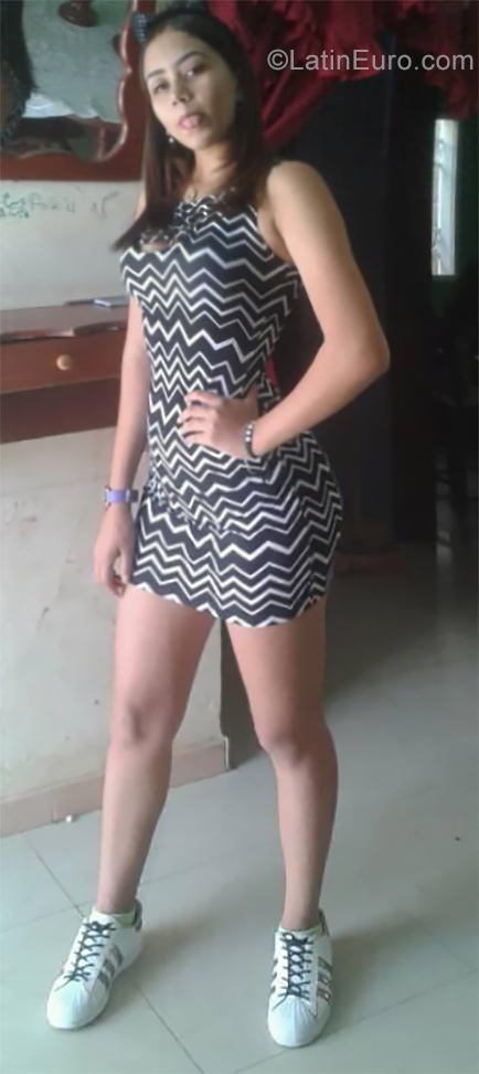 Date this gorgeous Venezuela girl Yueli from Caracas VE2452