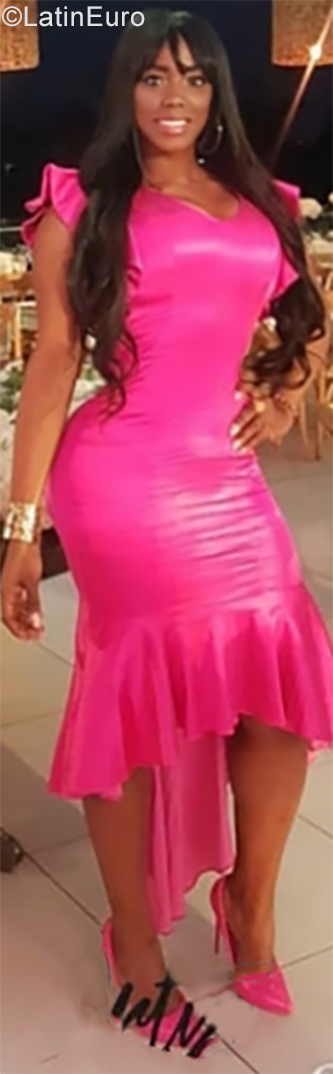 Date this charming Colombia girl Tamara from Cali CO25526