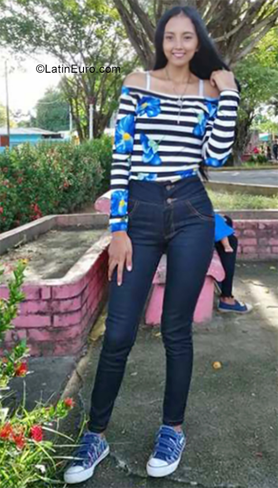Date this exotic Venezuela girl Yanexis from Caracas VE2461