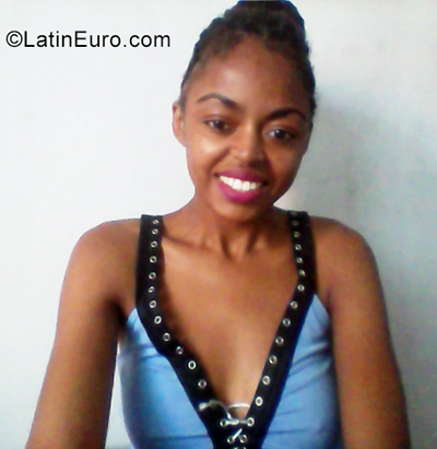 Date this cute Brazil girl Gessica from Belo Horizonte BR10851
