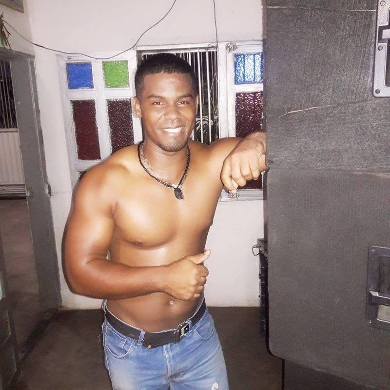 Date this tall Venezuela man Denny from Guayana VE2464
