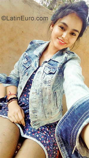 Date this nice looking Peru girl Cristal from Cajamarca PE1401
