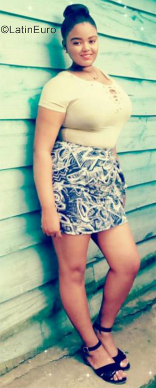 Date this young Dominican Republic girl Andrea from Santo Domingo DO35170