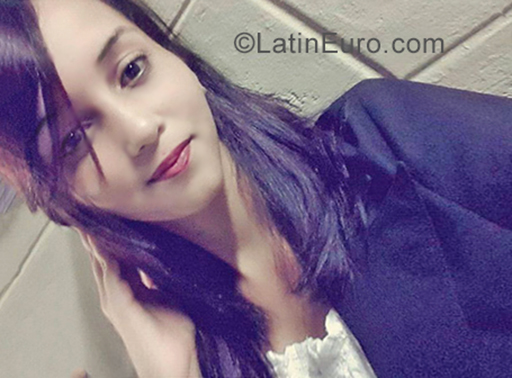 Date this cute Dominican Republic girl Mariel from Santo Domingo DO35180