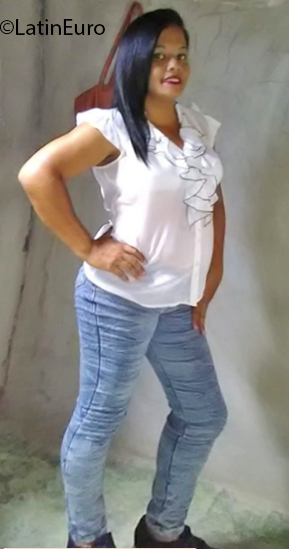 Date this cute Dominican Republic girl Desire from Santo Domingo DO35190