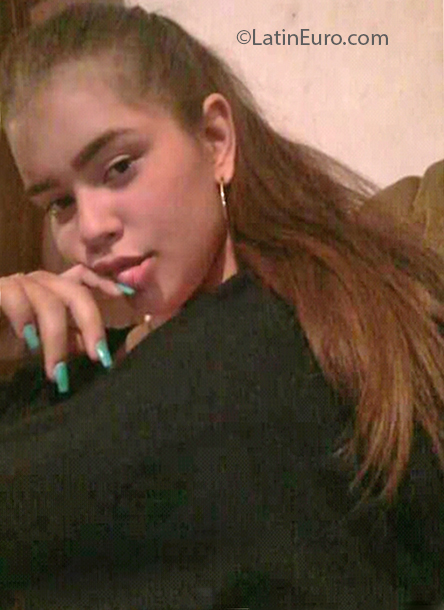 Date this sultry Venezuela girl Rosmary from Maracaibo VE2481