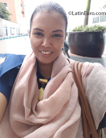 Date this cute Colombia girl Julieta from Cali CO25566