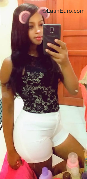 Date this delightful Dominican Republic girl Elisa from Santiago DO35223