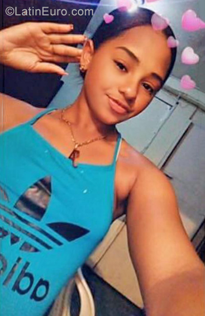 Date this charming Dominican Republic girl Scarlentte from La Romana DO35235