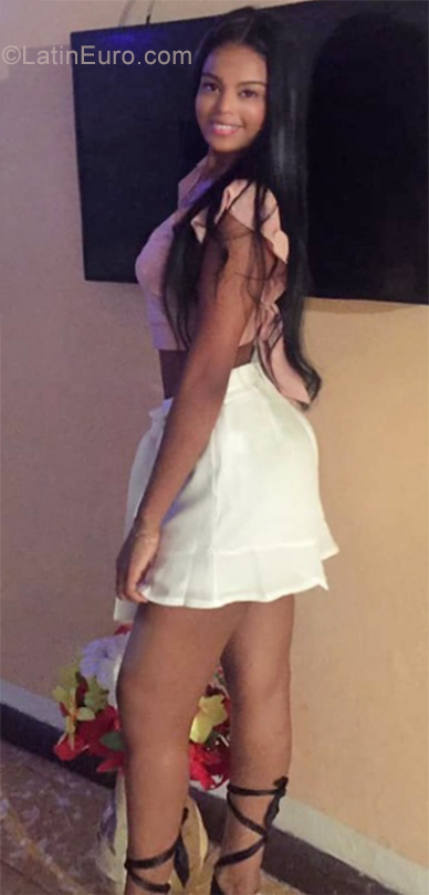 Date this gorgeous Colombia girl Bri from Cali CO25603