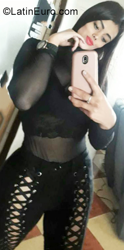 Date this pretty Colombia girl Kim from Bogota CO25616