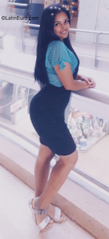 Date this hot Venezuela girl Anahis Quintero from Barinas VE2500