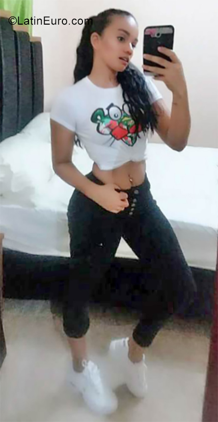 Date this attractive Dominican Republic girl Gabriela from La Vega DO35284