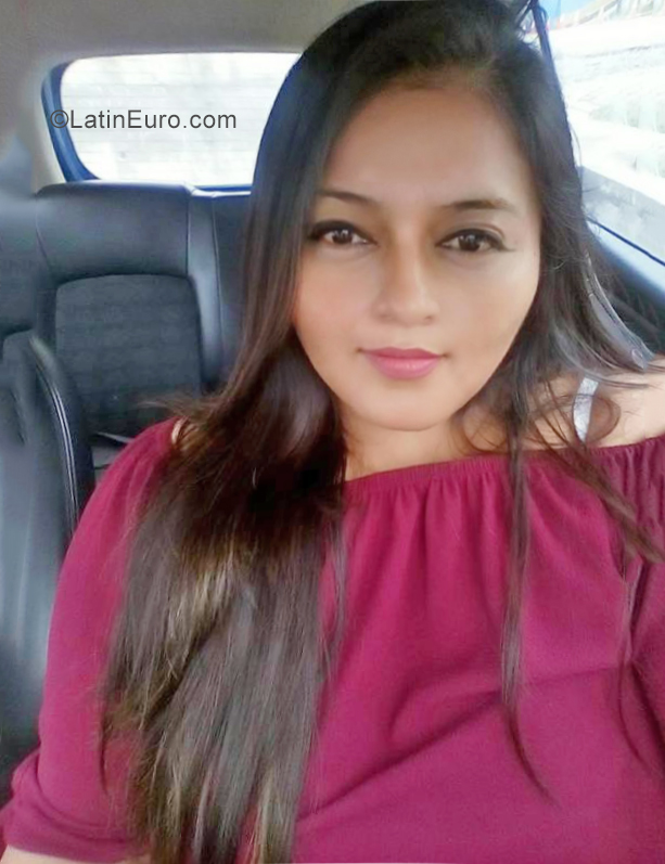 Date this sensual Ecuador girl Rosa from Guayaquil EC341