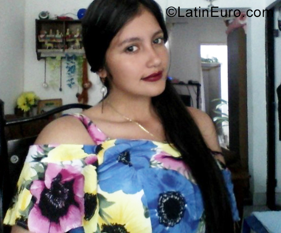 Date this athletic Colombia girl Lucia from Bogota CO25631