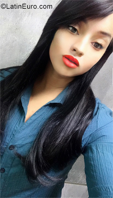 Date this exotic Dominican Republic girl Rosa from Santo Domingo Este DO35294