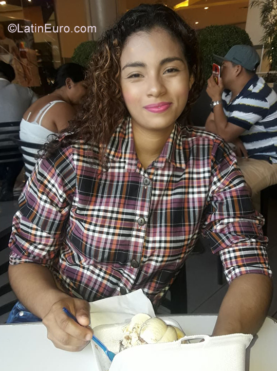 Date this sultry Ecuador girl Betsy from Guayaquil EC344