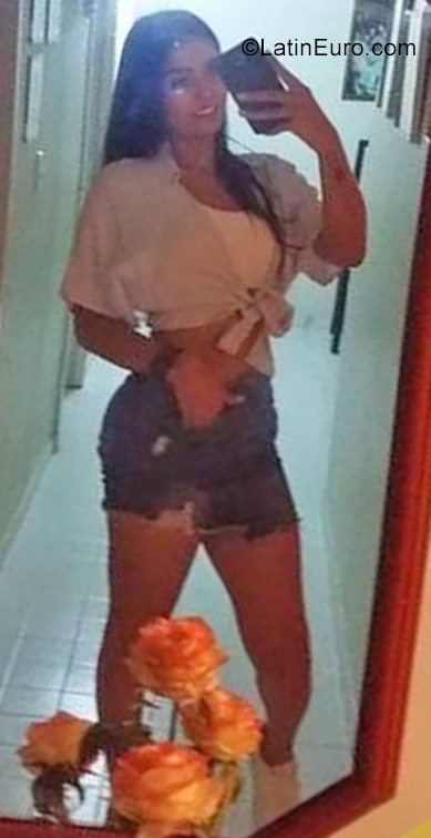 Date this hot Colombia girl Daniela from Cali CO25653
