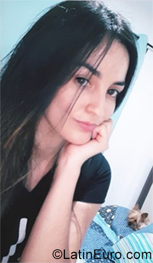 Date this gorgeous Colombia girl Fernanda from Cali CO26145