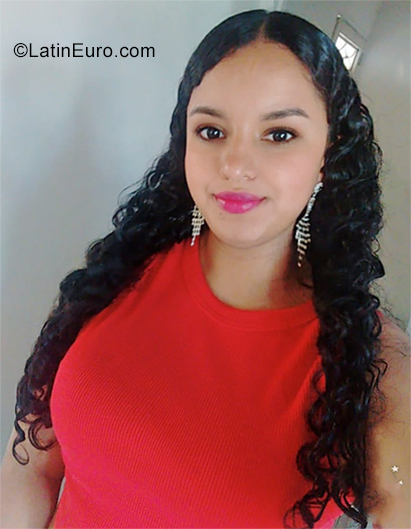 Date this attractive Colombia girl Lorena from Medellin CO25665