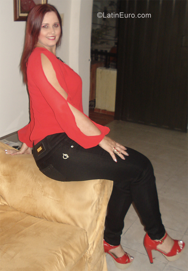 Date this beautiful Colombia girl Rosmiria from Bucaramanga CO25673