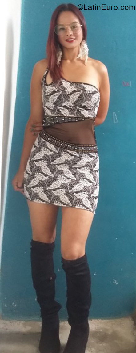 Date this attractive Colombia girl Damaris from Manizales CO25675