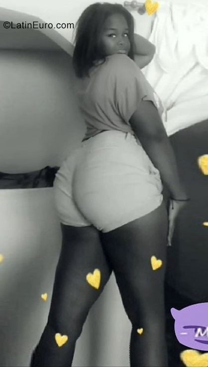 Date this athletic Dominican Republic girl Johanna from Santo Domingo DO39442