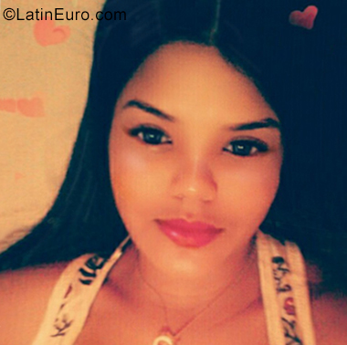Date this young Dominican Republic girl Ambar from Santo Domingo DO35372